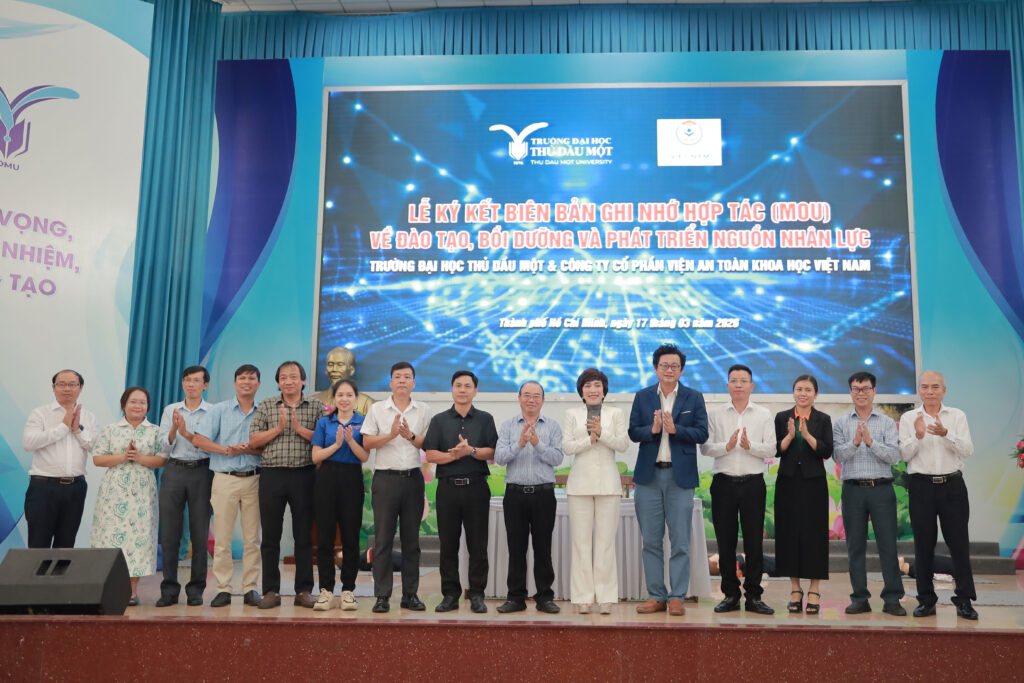 Sự kiện ký kết MOU giữa Đại học Thủ Dầu Một và doanh nghiệp, kết hợp đào tạo chuyên môn và kỹ năng sống, sơ cấp cứu thực tiễn cho sinh viên.